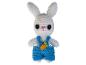 Lapin amigurumi blanc en salopette bleue avec une carotte brodée.