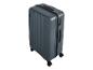 Een grijze koffer van het merk IT Luggage met wielen.