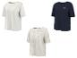 Trois t-shirts : un blanc à boutons, un bleu marine avec le texte 'Sea la vie' et un rayé blanc.