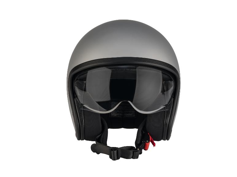 Un casque de moto argenté avec une visière transparente.