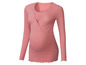 Une robe de maternité rose à manches longues de la marque Esmara.