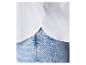 Wit overhemd en blauwe jeans.