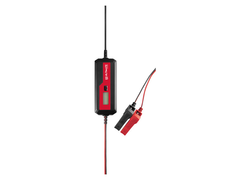 Een Ultimate Speed ​​acculader met rode klemmen.