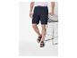 Herenshorts en Birkenstock sandalen.