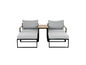 Deux fauteuils lounge gris avec une table en bois et des repose-pieds