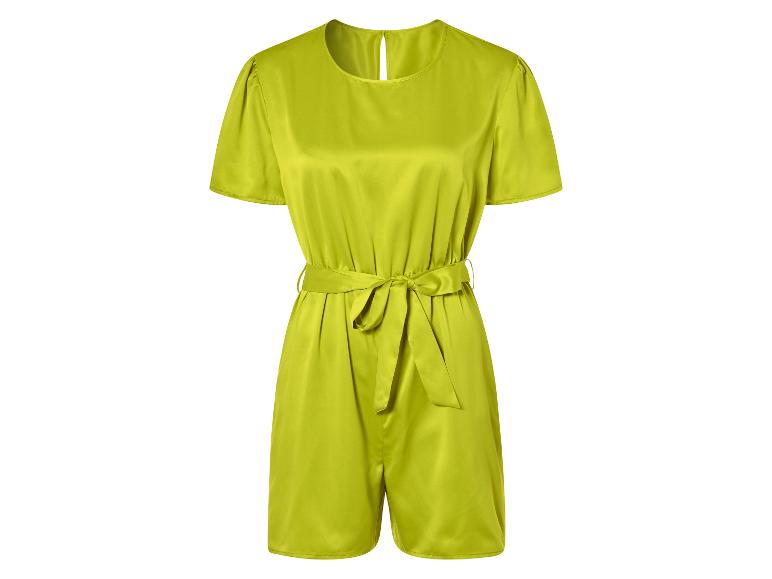 Combinaison short vert lime en satin, ceinture assortie.