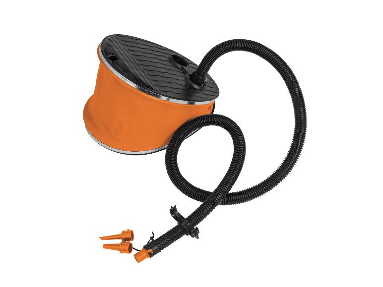 Pompe à pied orange avec tuyau noir pour gonflage.