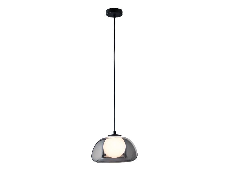 Suspension moderne avec abat-jour en verre fumé.