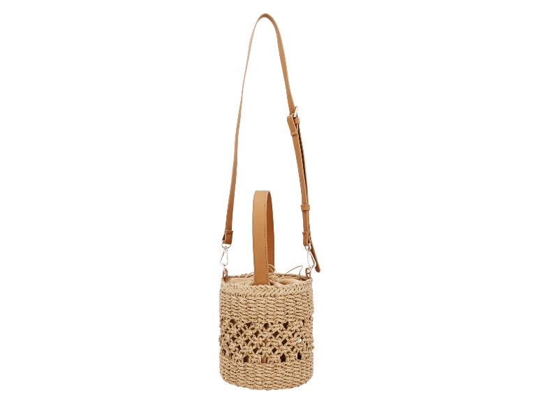 Sac seau en paille avec poignées et bandoulière en cuir marron.