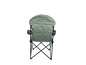 Une chaise pliante verte avec accoudoirs.