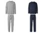 Deux ensembles de pyjamas pour hommes : un gris et un bleu marine rayé.