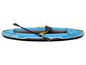 Kayak gonflable bleu avec pagaie Crivit.