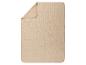 Beige dekbed met geometrisch patroon en zachte fleece binnenkant.