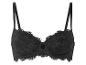 Un soutien-gorge noir en dentelle avec des bretelles réglables.