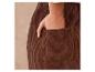Close-up van een bruine corduroy broek met een zak.