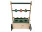 Een houten loopwagen met geometrische vormen en insectenmotieven.