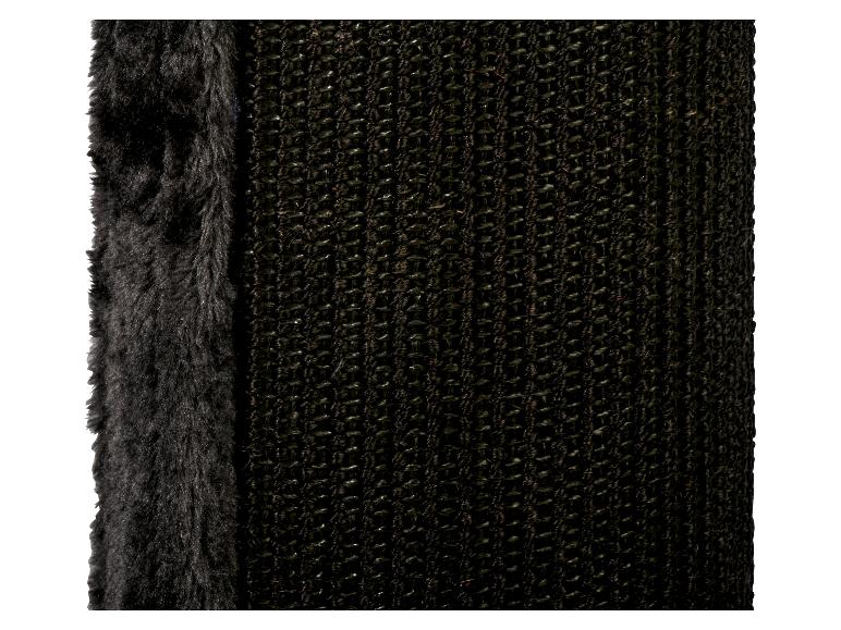 Zwarte, lange pool en geweven stof voor katten.