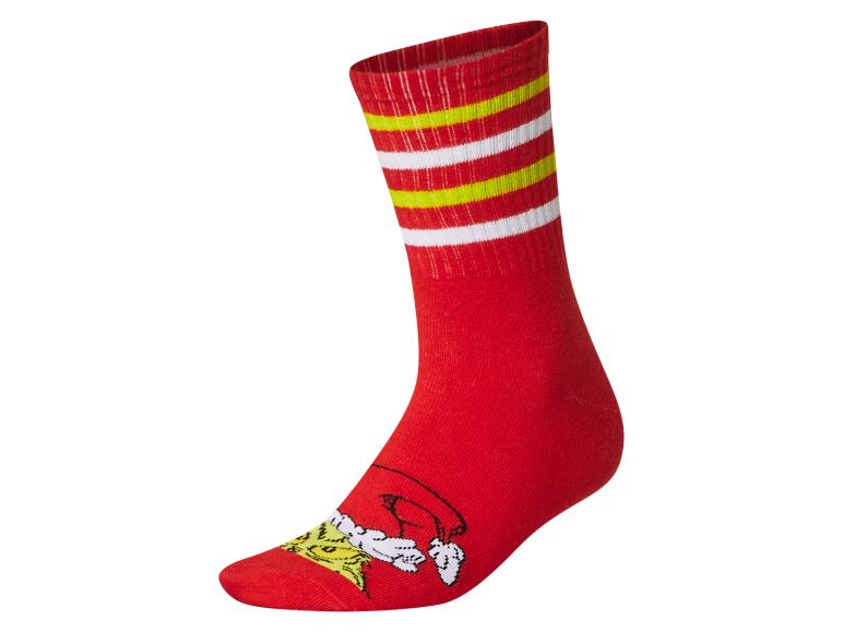 Rode sok met gele en witte strepen, met een stripfiguur op de teen