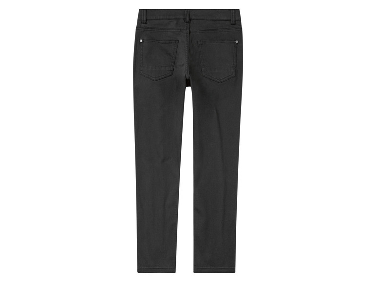 Un jean noir avec des poches.