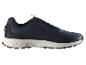 Chaussures de randonnée homme bleu marine et noir avec semelle blanche.