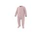 Roze babypakje met sterrenpatroon en knoopsluiting aan de voorkant.