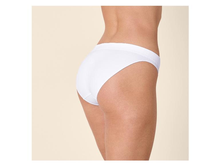 Vrouwenrug in witte katoenen slip