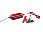Un chargeur de batterie Ultimate Speed ​​rouge avec des pinces.