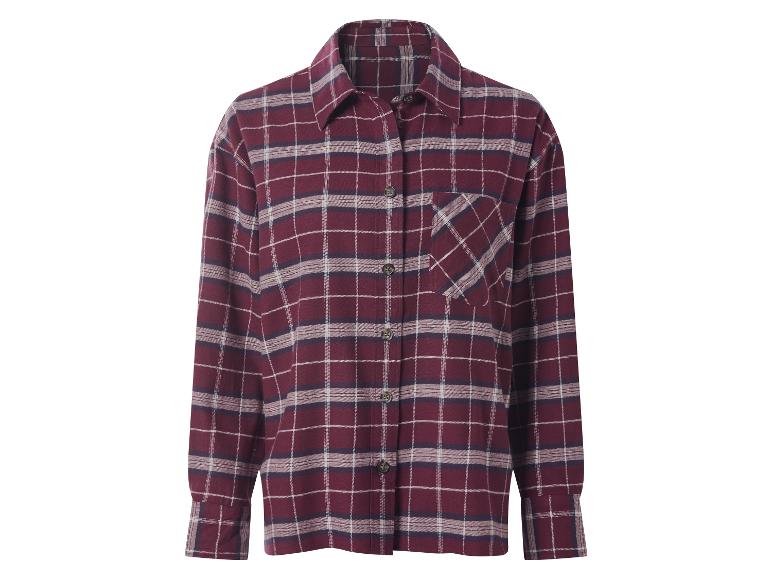 Chemise à carreaux bordeaux à manches longues avec poche poitrine.