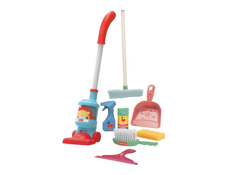 Ensemble de nettoyage jouet comprenant un aspirateur rouge, un balai, une pelle, des sprays et une éponge.