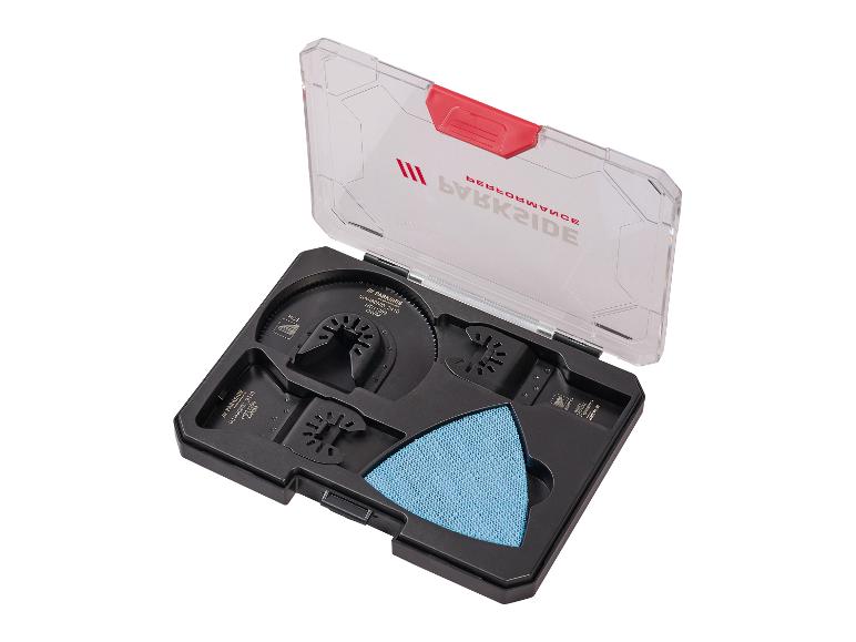 Kit d'accessoires Parkside pour outil multifonction dans un étui ouvert, comprenant des lames de scie et des patins de ponçage.