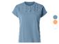 T-shirt femme bleu avec détails brodés aux épaules et aux manches.