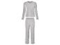 Een grijze pyjama met lange mouwen en broek