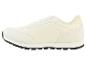 Witte sneaker met veters.