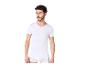 Homme en t-shirt blanc à manches courtes et caleçon blanc.