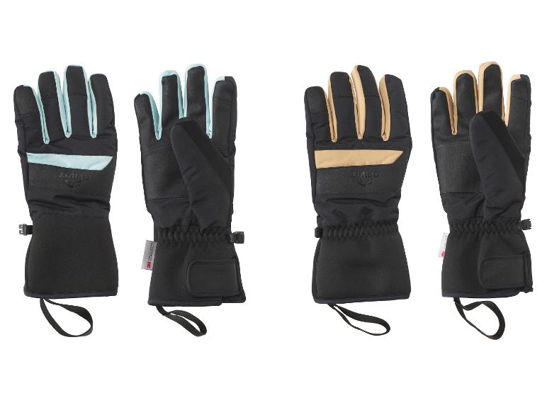 Quatre gants de ski noirs et bleu clair/beige, deux vues de face et deux vues de dos.