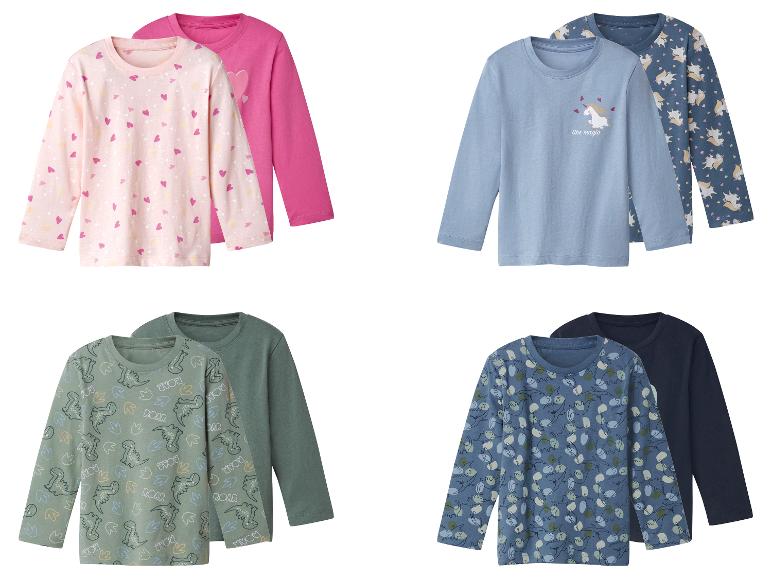 Vier sets kinderlongsleeves met diverse prints, waaronder harten, eenhoorns en dinosaurussen.