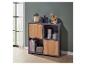 Armoire de rangement moderne avec portes en bois.