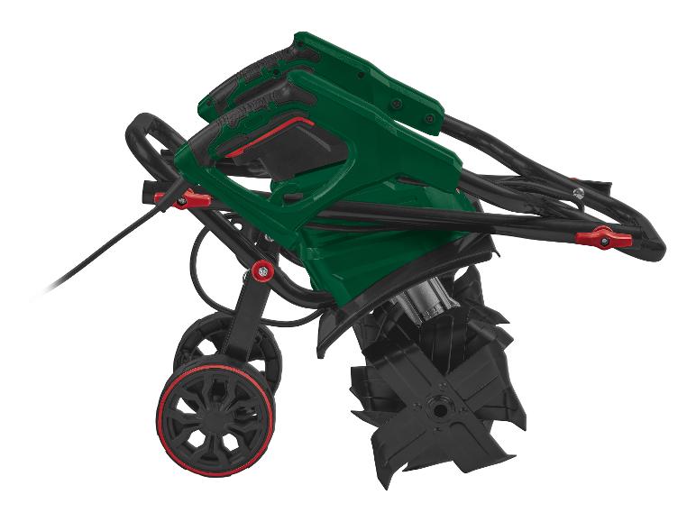 Un motoculteur électrique vert avec des roues et des lames noires.