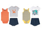 Deux bodies bébé à manches courtes et shorts avec des motifs marins.