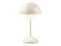 Witte tafellamp met halfronde kap en een gloeiende lamp.