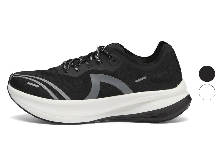 Zwarte hardloopschoenen met een witte zool en grijze details.