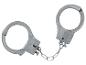 Menottes en métal argenté avec une courte chaîne au centre.