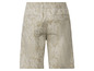 Beige korte broek met een bloemenprint.