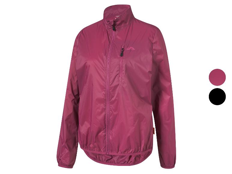 Een roze windjack voor dames.