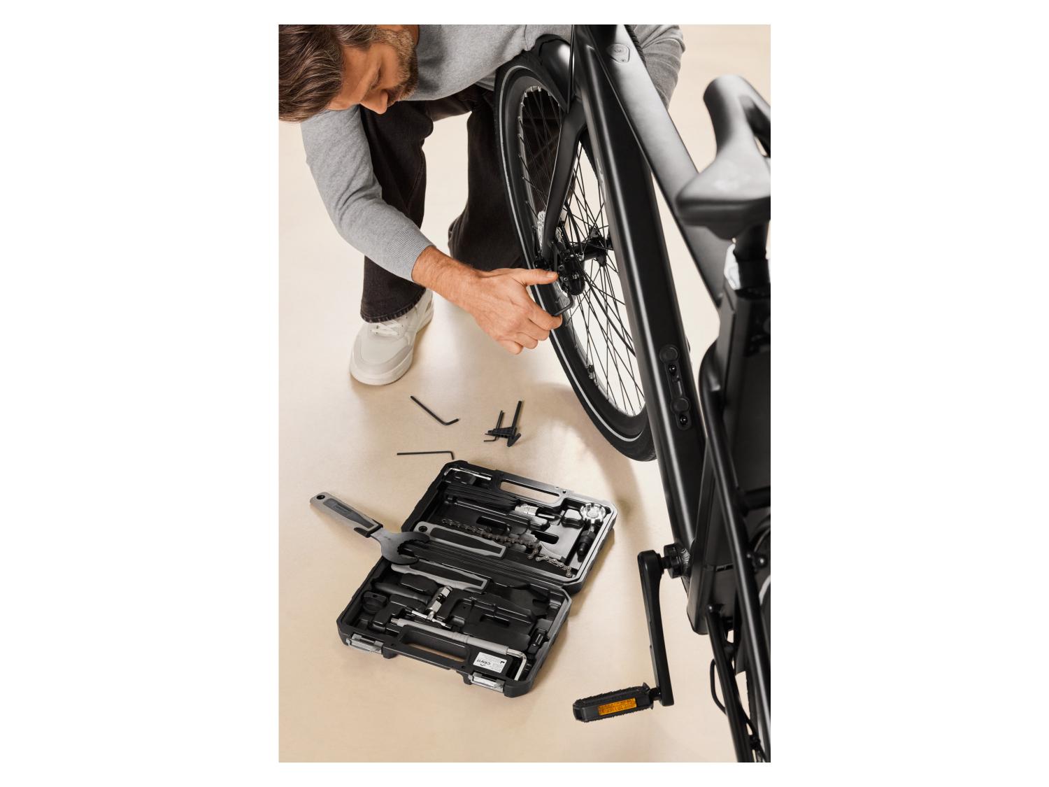 Ensemble d'outils pour vélo et vélo illustration d'un modèle de