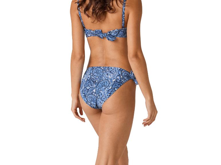 Bikini bleu à imprimé paisley : haut et bas noués.