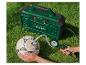 Parkside luchtcompressor blaast een voetbal op het gras op.