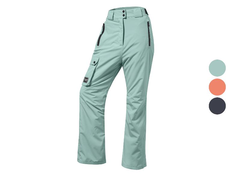 Lichtgroene ski-broek met 'Essential Slopes' logo.