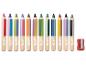 Douze crayons bicolores et un taille-crayon rouge.
