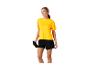 Sport shirt en shorts: geel en zwart sport outfit.